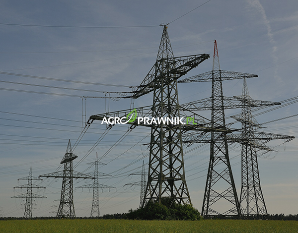 urządzenia przesyłowe, służebność przesyłu, usunięcie urządzeń przesyłowych, roszczenie negatoryjne, art. 222 § 2 kc, bezumowne korzystanie z nieruchomości, odszkodowanie za urządzenia przesyłowe, zasiedzenie służebności przesyłu, prawo własności nieruchomości, przedsiębiorstwo przesyłowe, gazociąg na działce, linia energetyczna na działce, infrastruktura przesyłowa, naruszenie prawa własności, wykup nieruchomości przez przedsiębiorcę, art. 231 § 2 kc, wynagrodzenie za korzystanie z gruntu, legalność posadowienia urządzeń, pomoc prawna służebność przesyłu, Karolina Nalewaj